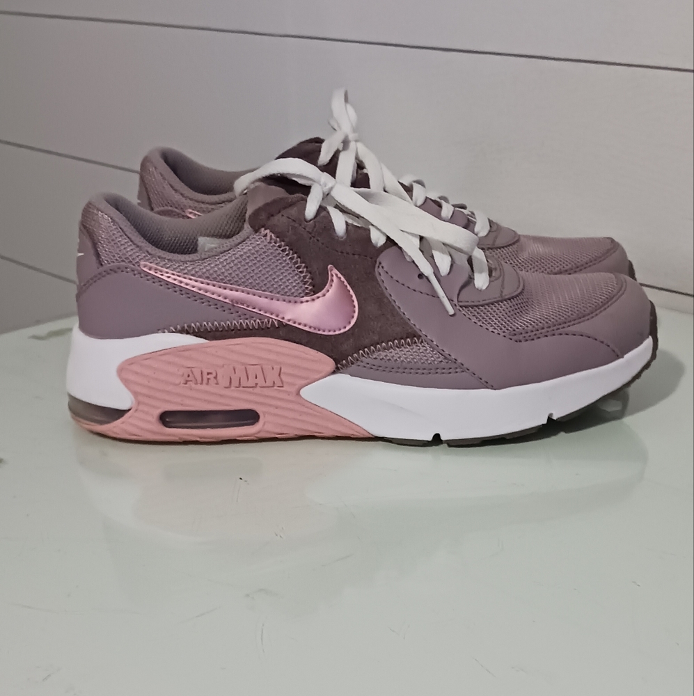 EUC Nike Air Max